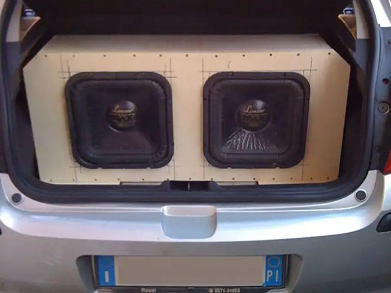 Renault Clio con Subwoofer