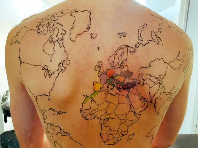 Tatuaggio per chi ama viaggiare - Tatuaggio mappamondo
