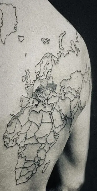 Tatuaggio mappa del mondo